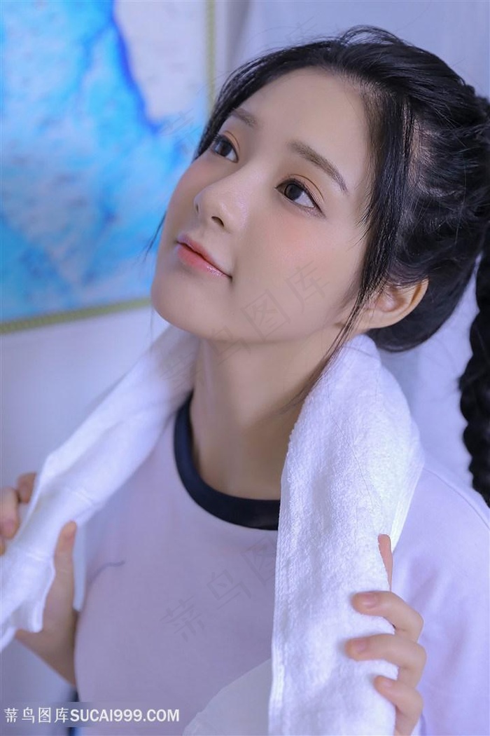 千仞雪和唐三打扑克视频3D