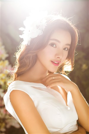 办公室揉着她两个硕大的乳球