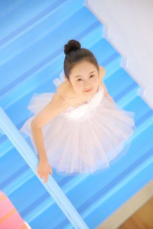 成人人免费夜夜视频观看