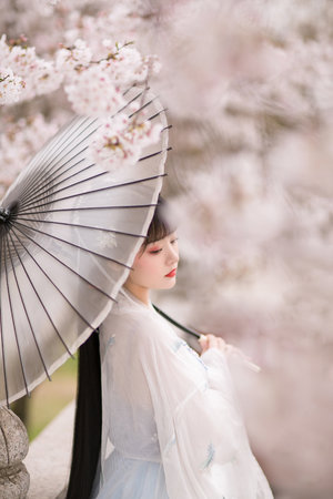 打扑克剧烈运动视频