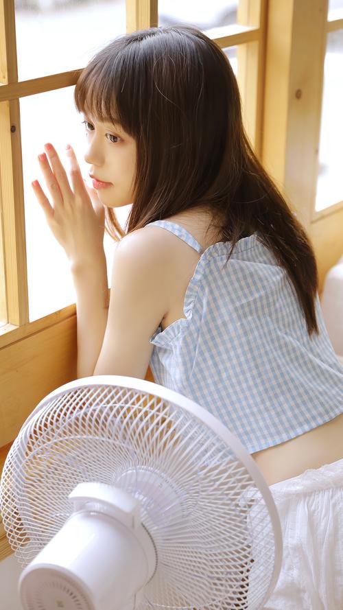 很黄很黄的美女视频